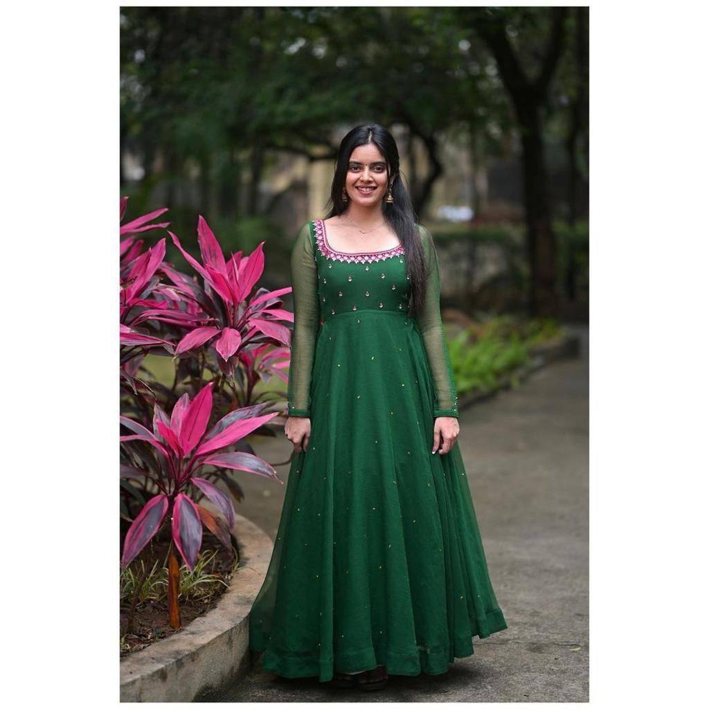 Women's Green Fox Georgette Fit & Flare Square Neck Mirror Work Maxi Regular Fit Gown with Dupatta